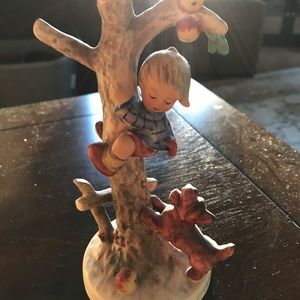 Hummel “Culprits”